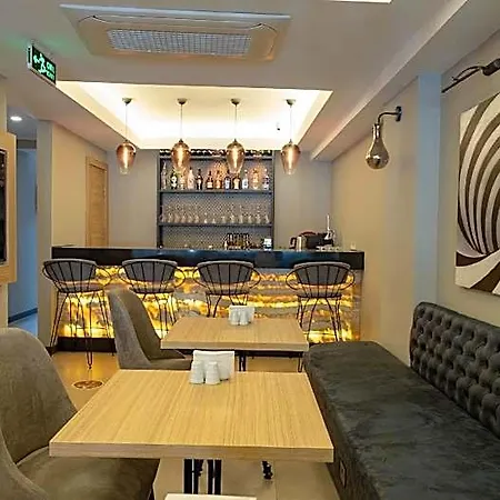 Alesta Midtown Apartahotel 4*