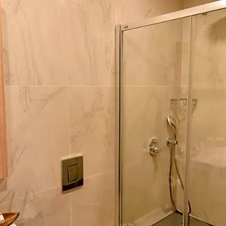Alesta Midtown Hotel de apartamente
