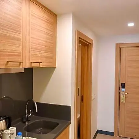 Alesta Midtown 4*