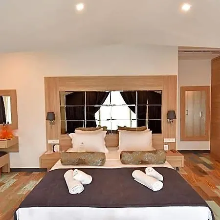 Apartahotel Alesta Midtown 4*