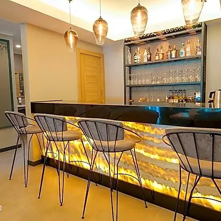 Hotel de apartamente Alesta Midtown 4*