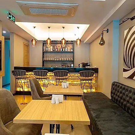 Alesta Midtown Апарт-отель